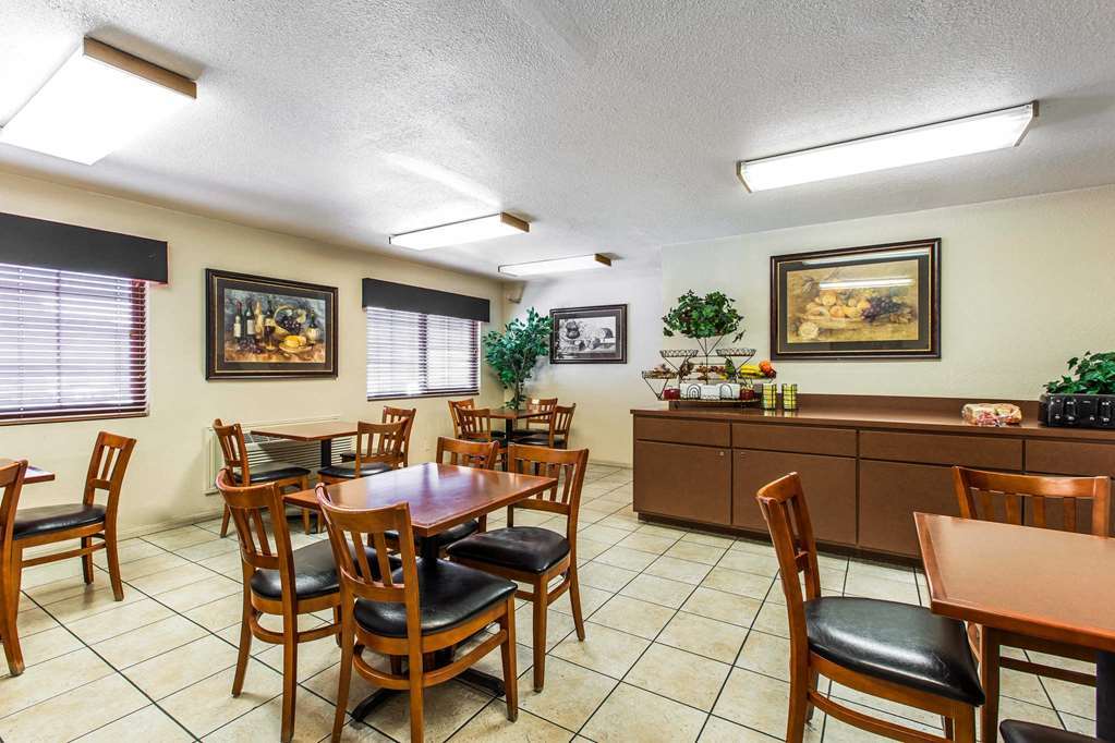 Rodeway Inn Ontario Mills Mall Guasti Restaurant photo